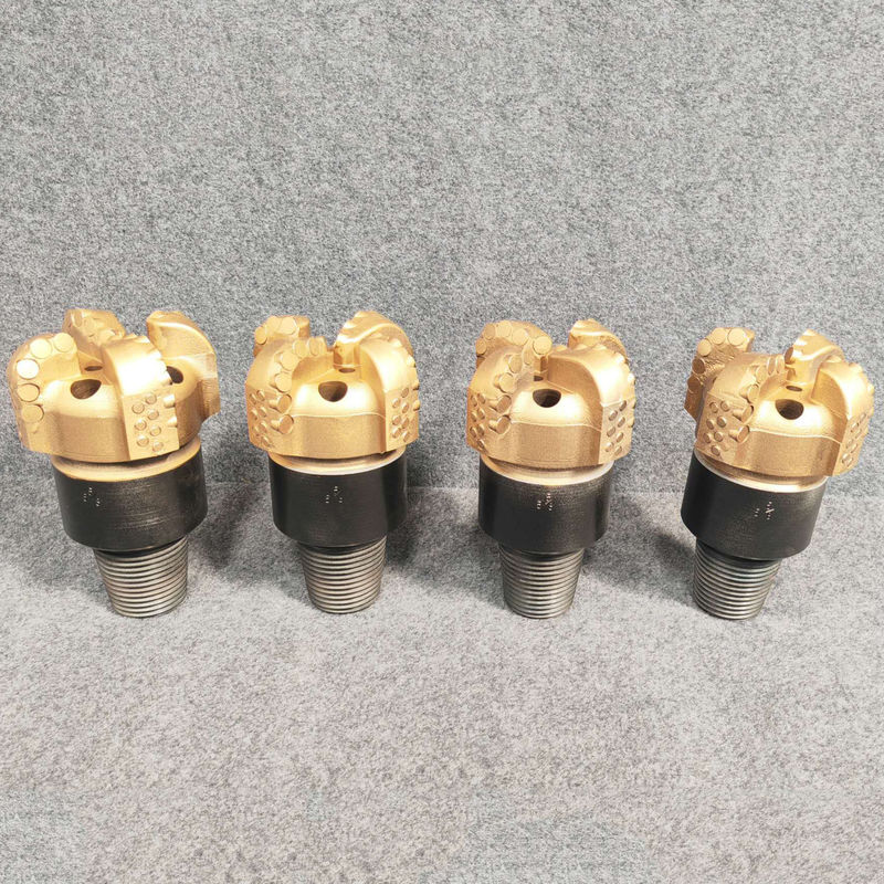 강철 몸체 PDC 드릴 비트 98mm에서 3593.7mm까지 커스터마이징 가능한 크기와 부드럽고 중간 부드러운 형식을 위해