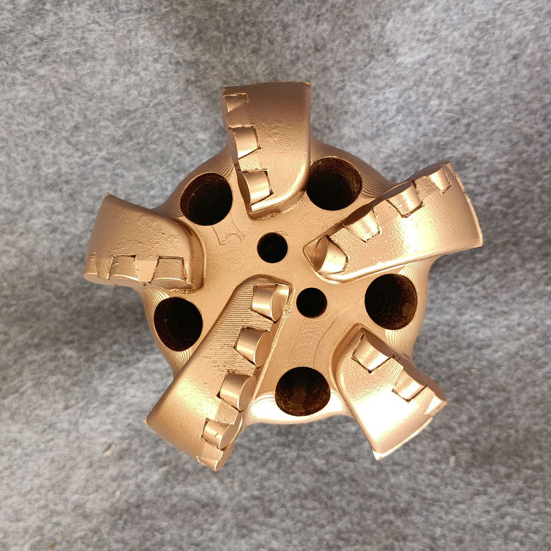 강철 몸체 PDC 드릴 비트 98mm에서 3593.7mm까지 커스터마이징 가능한 크기와 부드럽고 중간 부드러운 형식을 위해