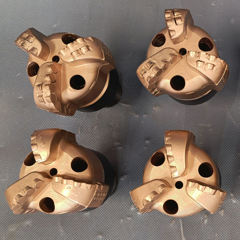 강철 몸체 PDC 드릴 비트 98mm에서 3593.7mm까지 커스터마이징 가능한 크기와 부드럽고 중간 부드러운 형식을 위해