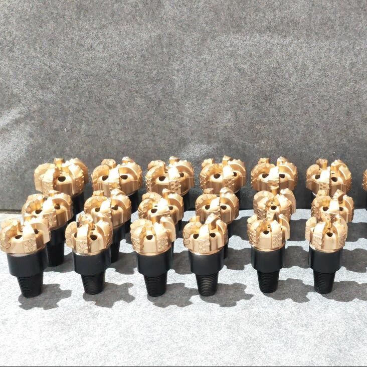 바위 뚫기 PDC 다이아몬드 비트 합금 탄소 강철 석탄 채굴 물 우물 뚫기 리그
