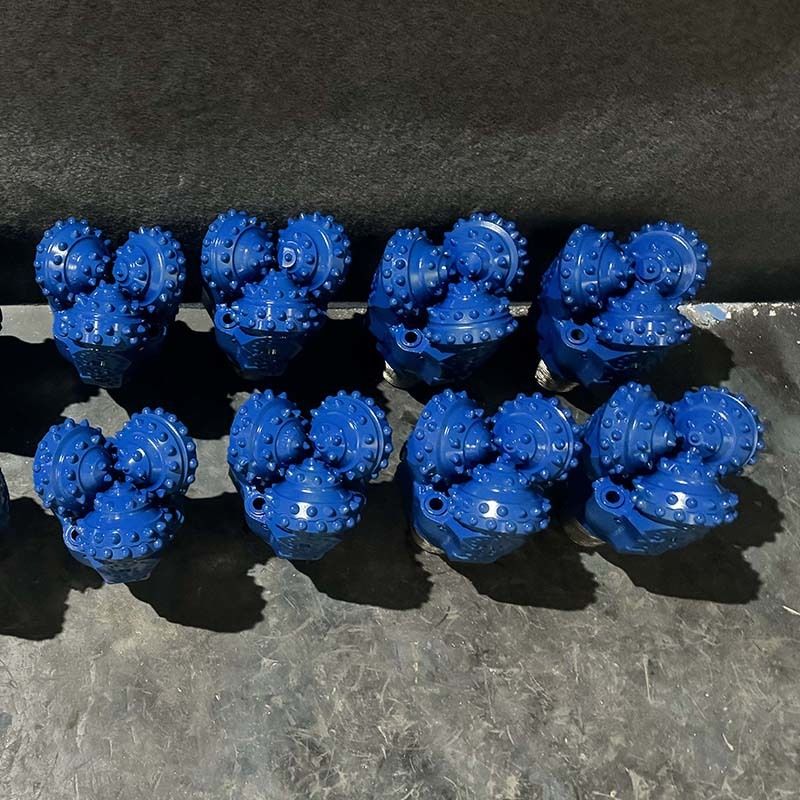 5 1/2 인치 IADC 537 카바이드 로터리 록 드릴 비트 삼중 콘 비트, 물/석유/가스 우물 시추용 단조 시추 도구